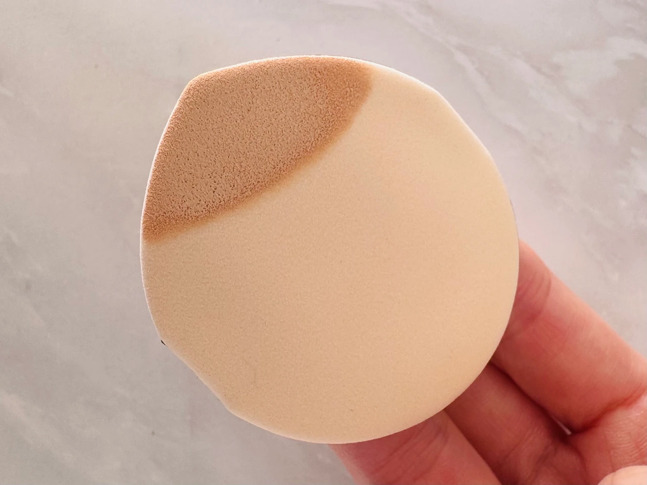 メイベリンのSPステイ クリームパクト ファンデーションのパフ