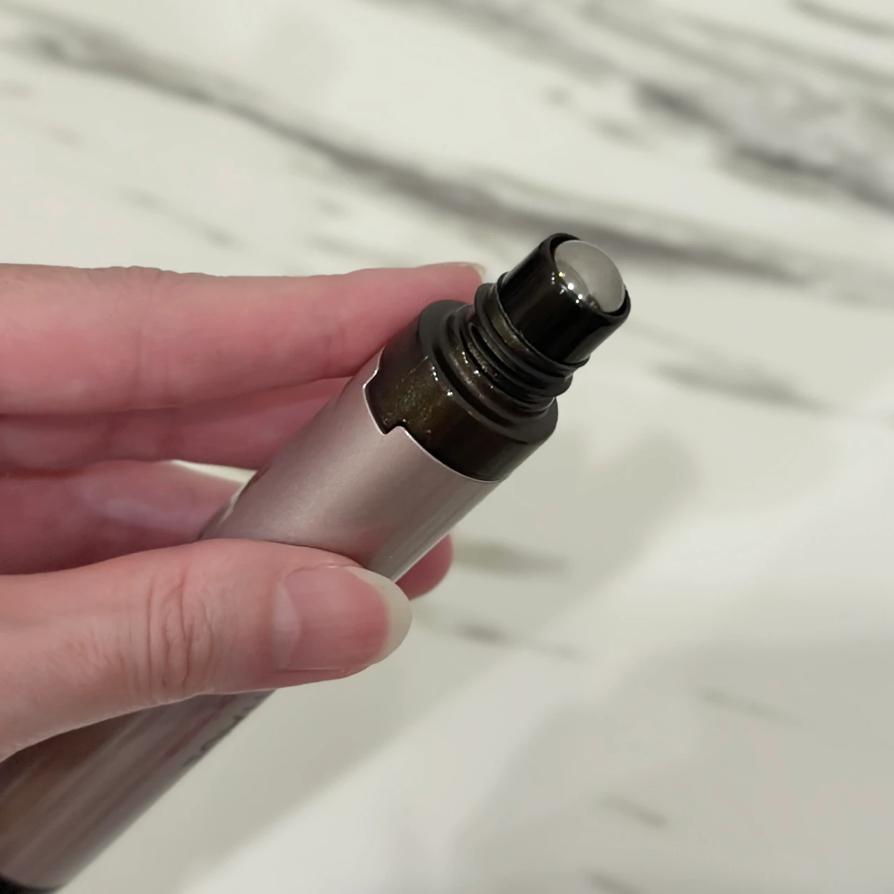 時短目元ケア♡2in1の目もと用スティック
「ブライトエイジアイゾーン ダブルリバイタライザー」をご紹介します_3