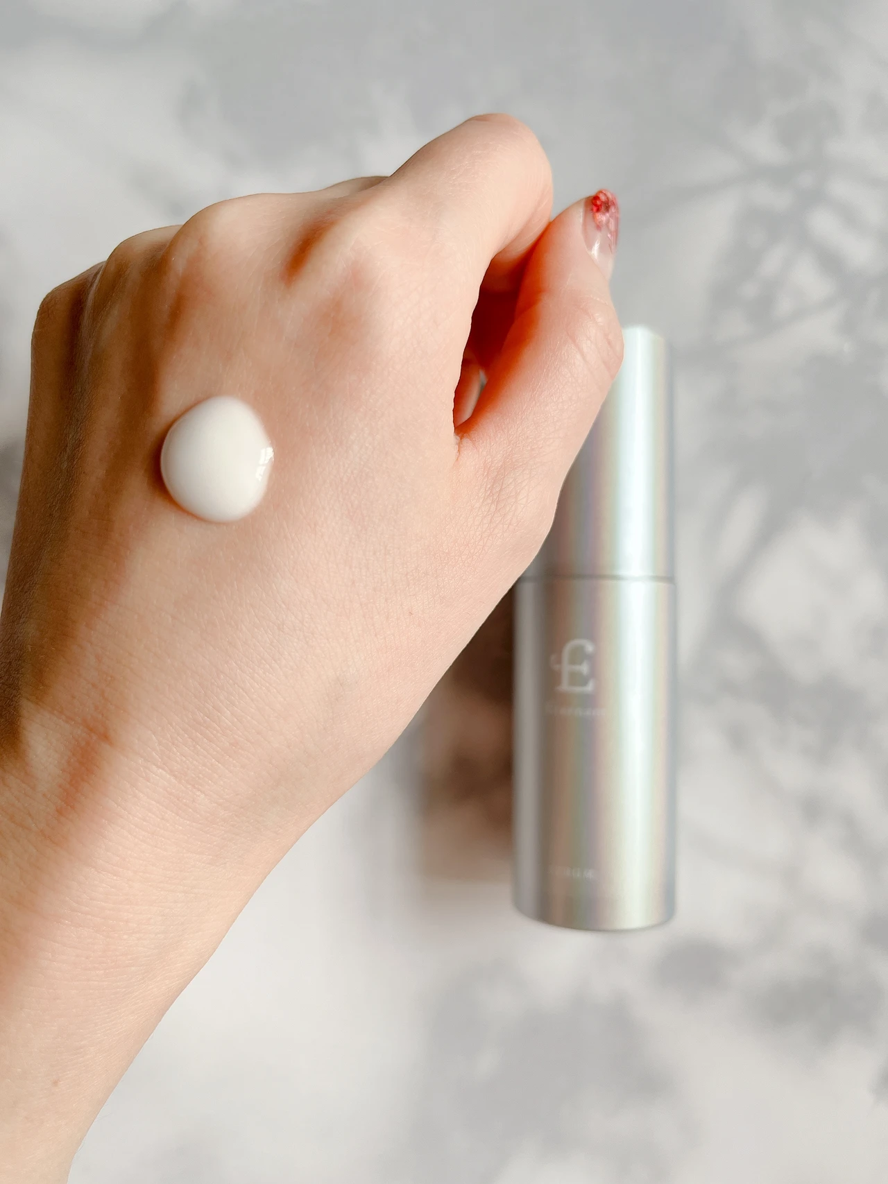 ヒト臍帯由来の間葉系幹細胞培養上清液を高配合したエテルナム セラムで時のない肌へ。_3_1