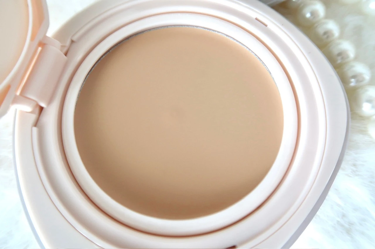 wakemake  ウォーターグロウコーディングバーム 03 ナチュラルベージュ の色見