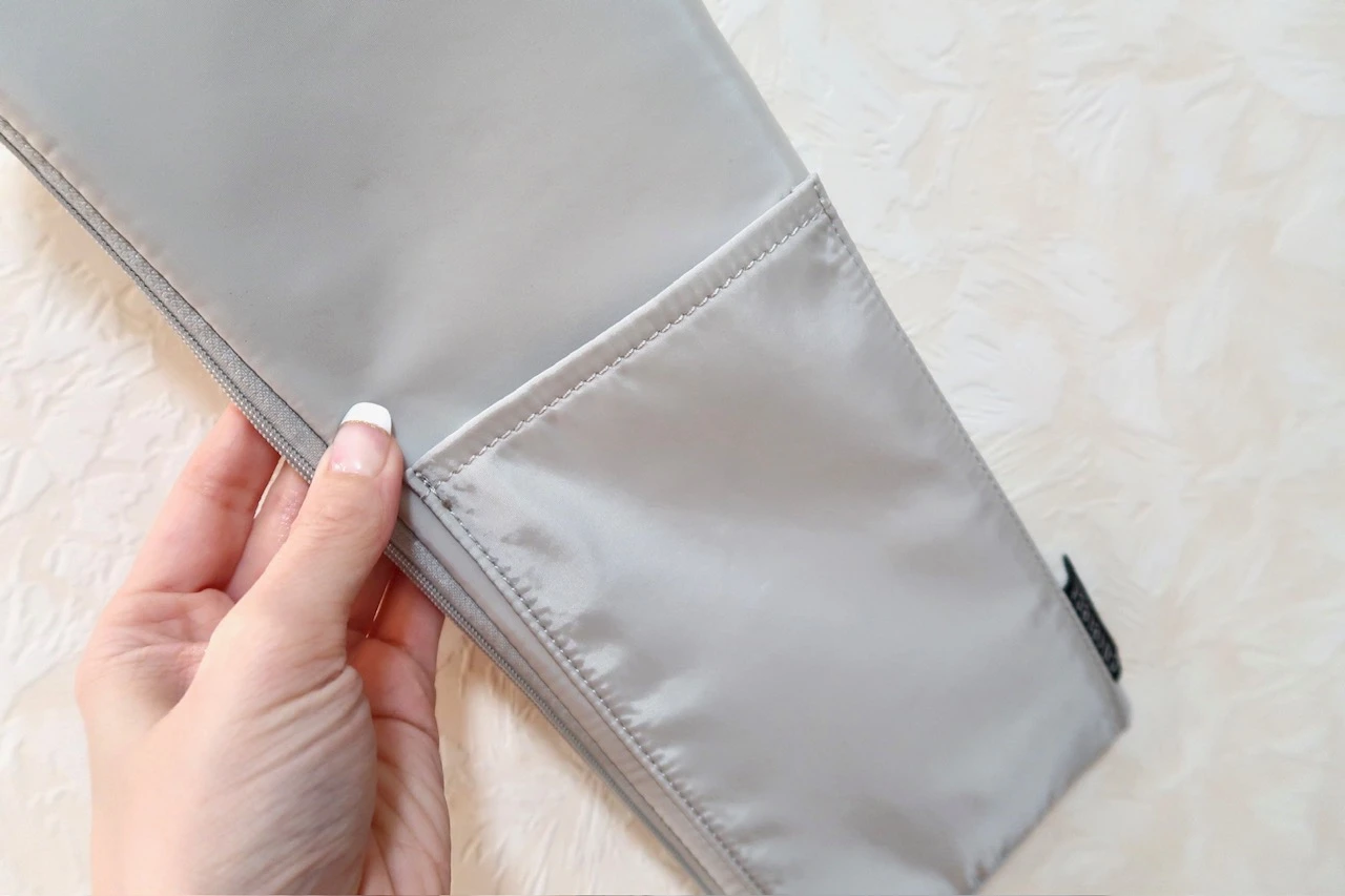 ケアレクト by プリュスオー スムースケアアイロンのオリジナル耐熱ポーチのポケット部