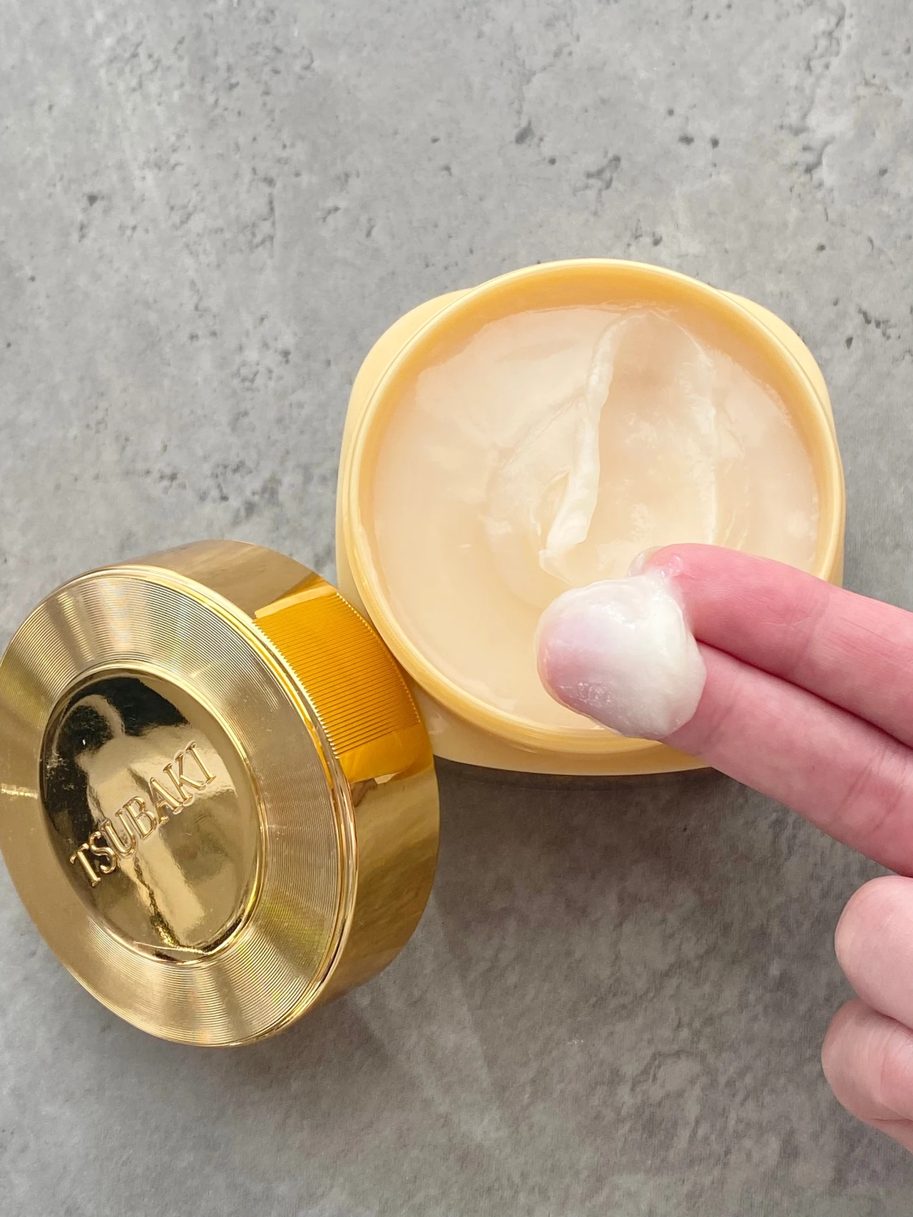 デイリーヘアケアの概念が覆る！？“黒TSUBAKI＆金のヘアマスク”でサロン帰りの艶髪に。_3_2