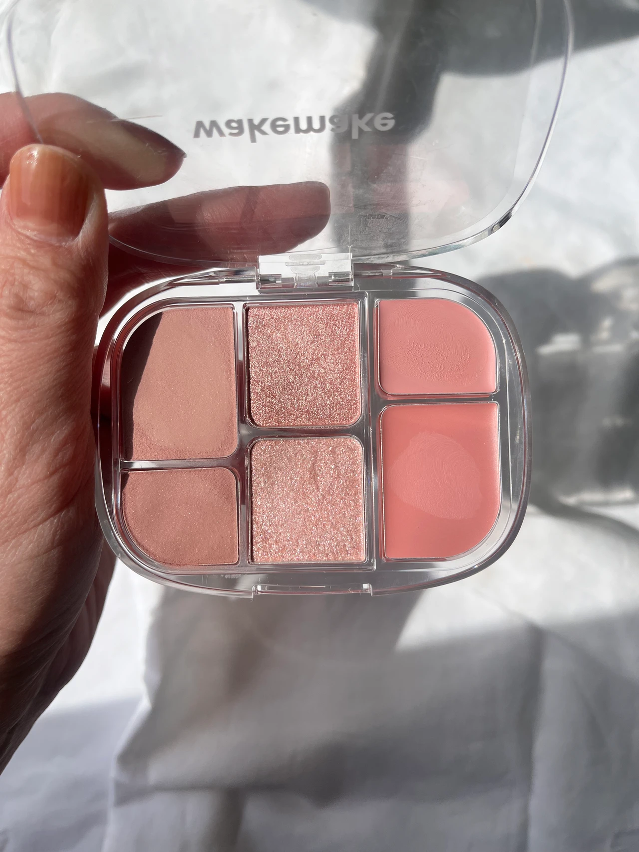 【儚げメイクに持って来い！】WAKEMAKUソフトシアーマルチパレットで叶える儚げメイク_4_1