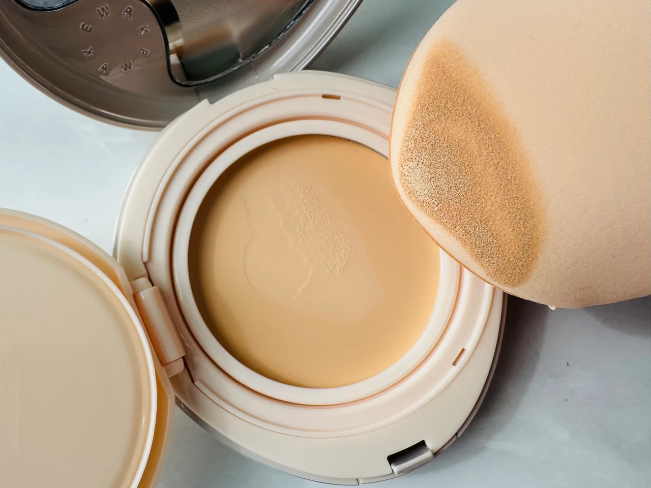 WAKEMAKEのウォーターグロウコーティングバーム