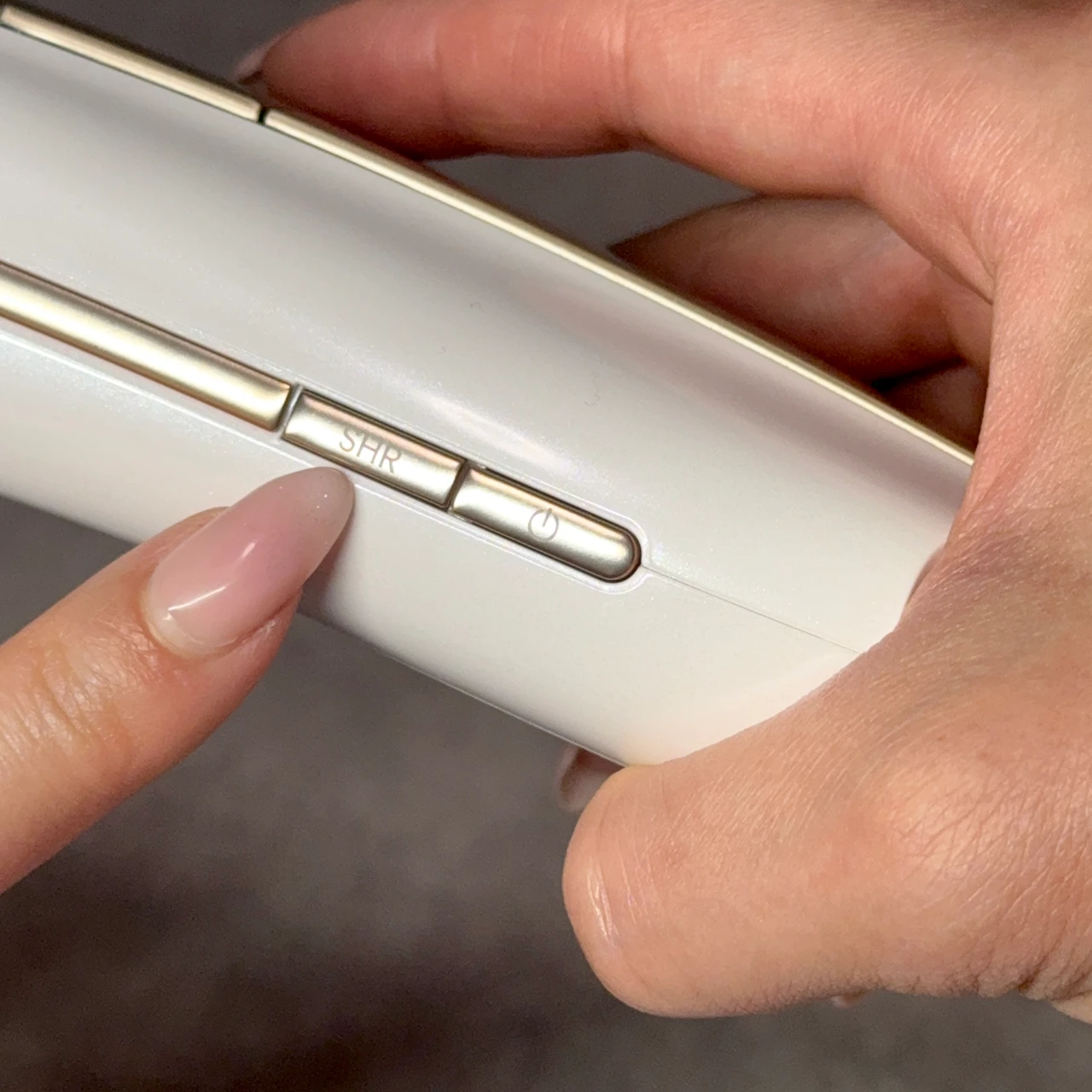 Ulike Air 10 IPL光美容器 脱毛器 電源ボタン