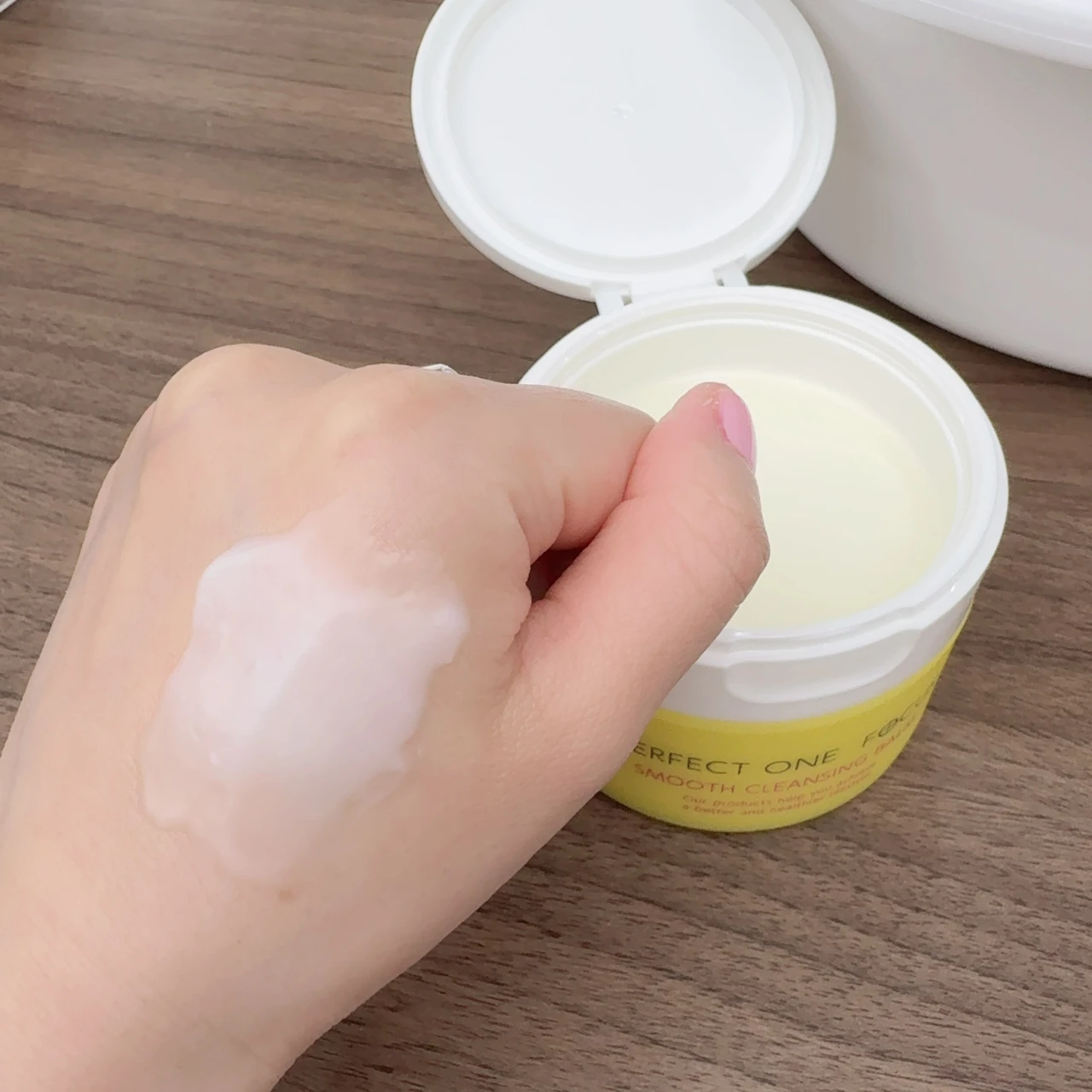 パーフェクトワンフォーカス スムースクレンジングバームのテクスチャー