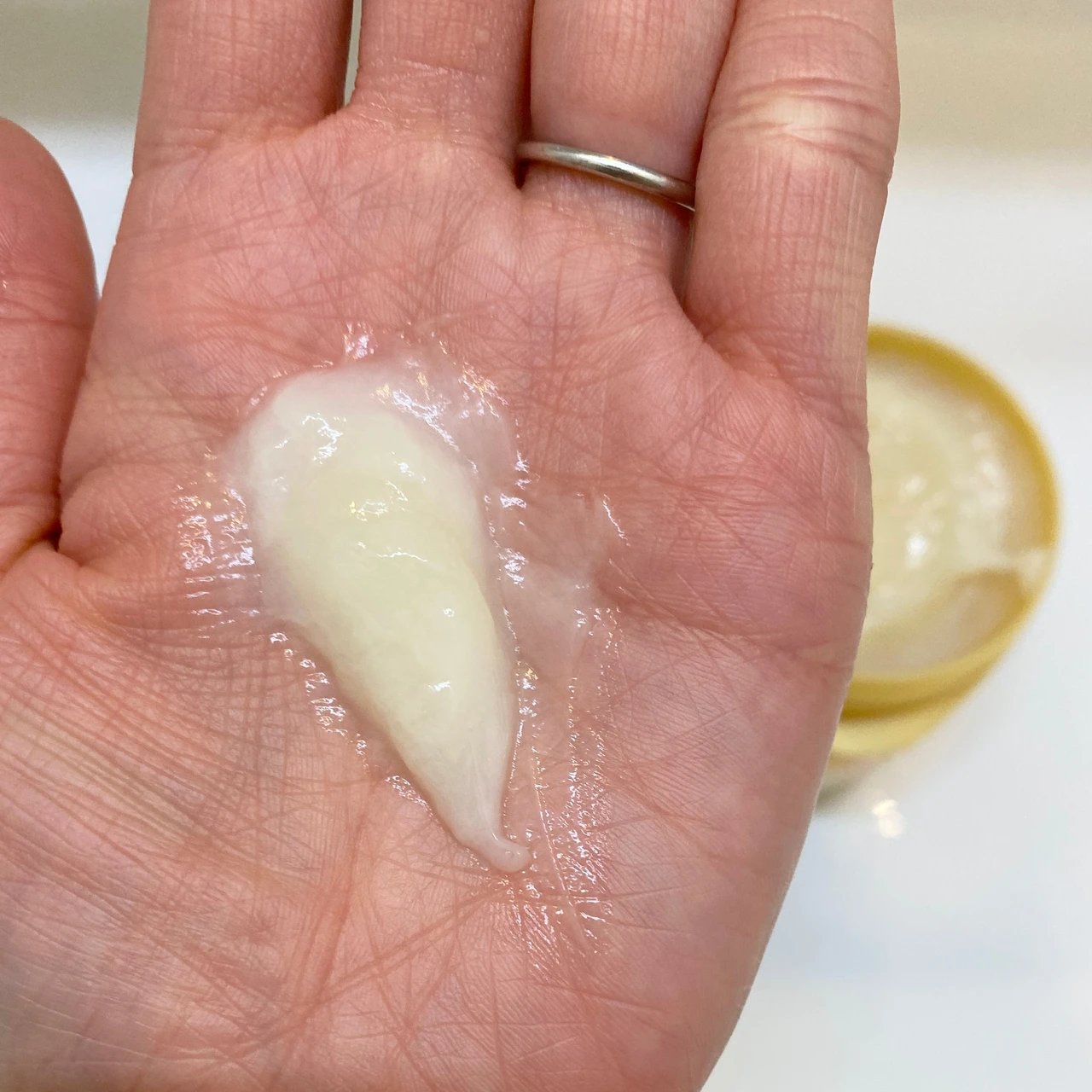 もう試した?新次元の〈イオン補修力〉をそなえた黒TSUBAKI。金のマスクとW使いでダメージケア迷子を卒業!_3