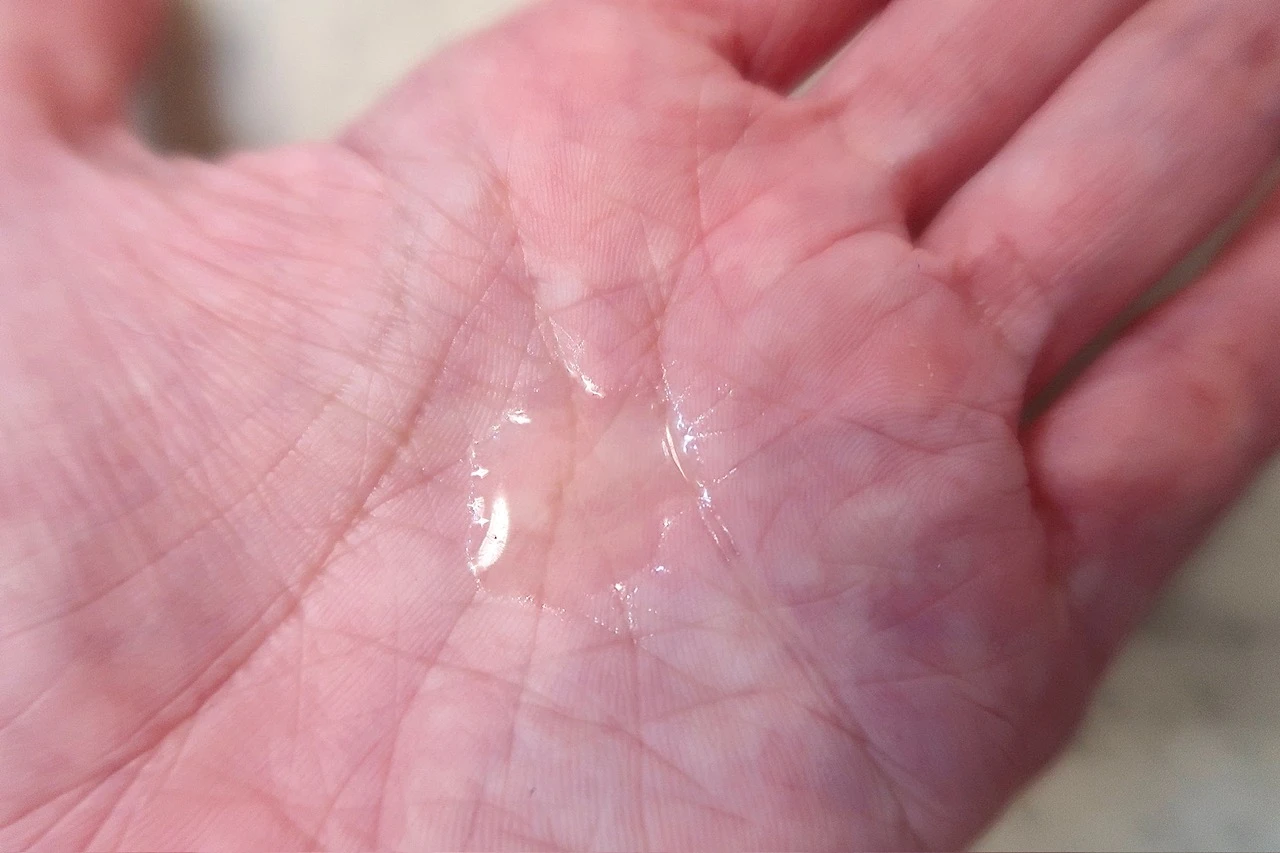 ケアナボーテ VC10濃美容液の1回の使用量