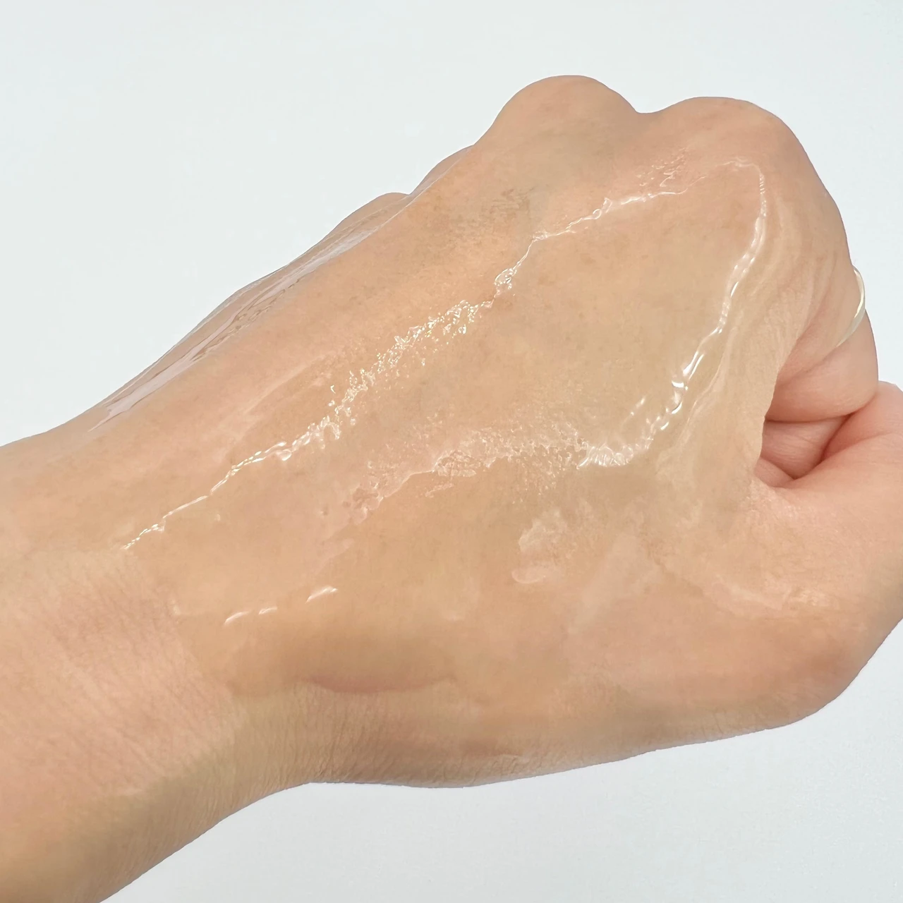 【温泉水×CICA】ゆらぎ肌へ潤いを与え、乾燥小ジワのケアまで叶うフランス生まれのスキンケア【ユリアージュ】_3_4