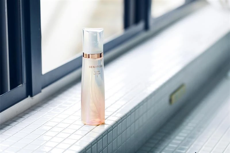 大人の曇り肌をクリアに。浄化してめぐらせるベネフィークのケアで健やかな秋肌へ_3