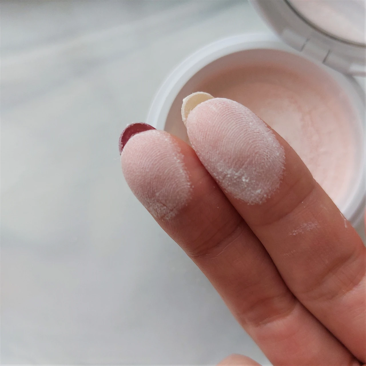 【毛穴レス肌をゲット！】プリマのポアレスフィクサーパウダーで毛穴も色ムラもない肌へ。_4_1