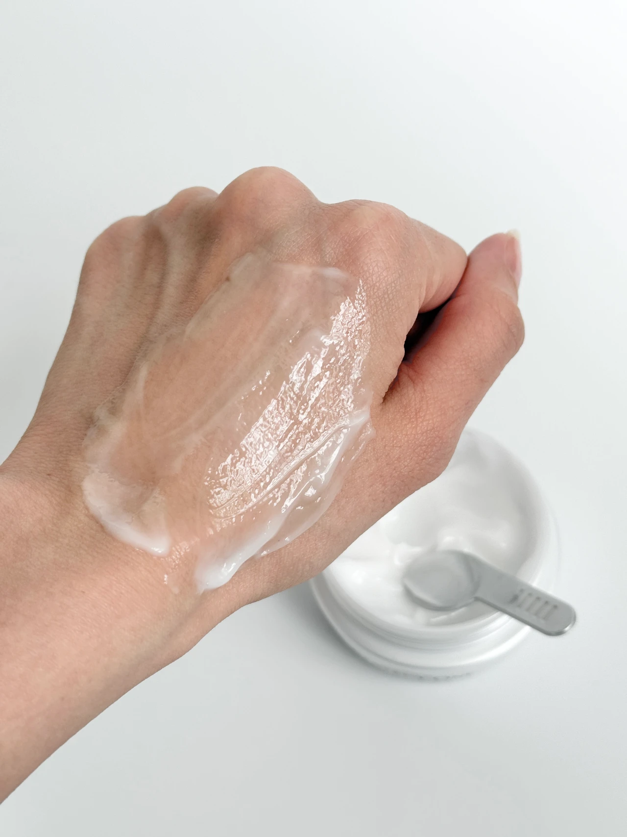 【パーフェクトワン】美白ケアも保湿もこれ１つ！大人肌に寄り添うオールインワンジェル_3_2