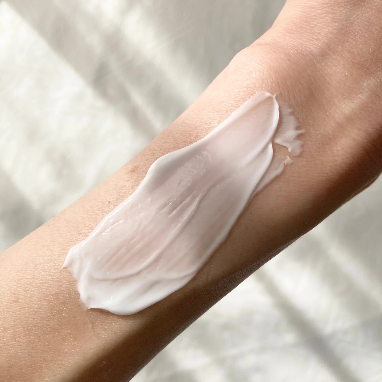 【顔レベルのスキンケア技術を、ボディにも。】
2/10に新発売される『est』のボディセラムをレビュー!!_2_3