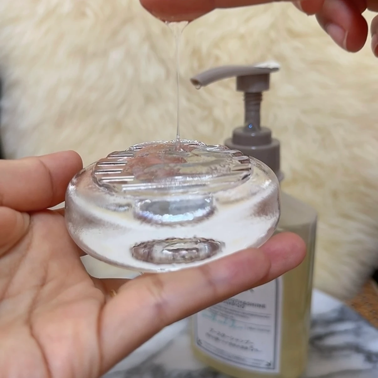 糸を引くほど濃密な泡でうるおう髪。
マイブースターズ〈インシルク〉を使ってみました_2