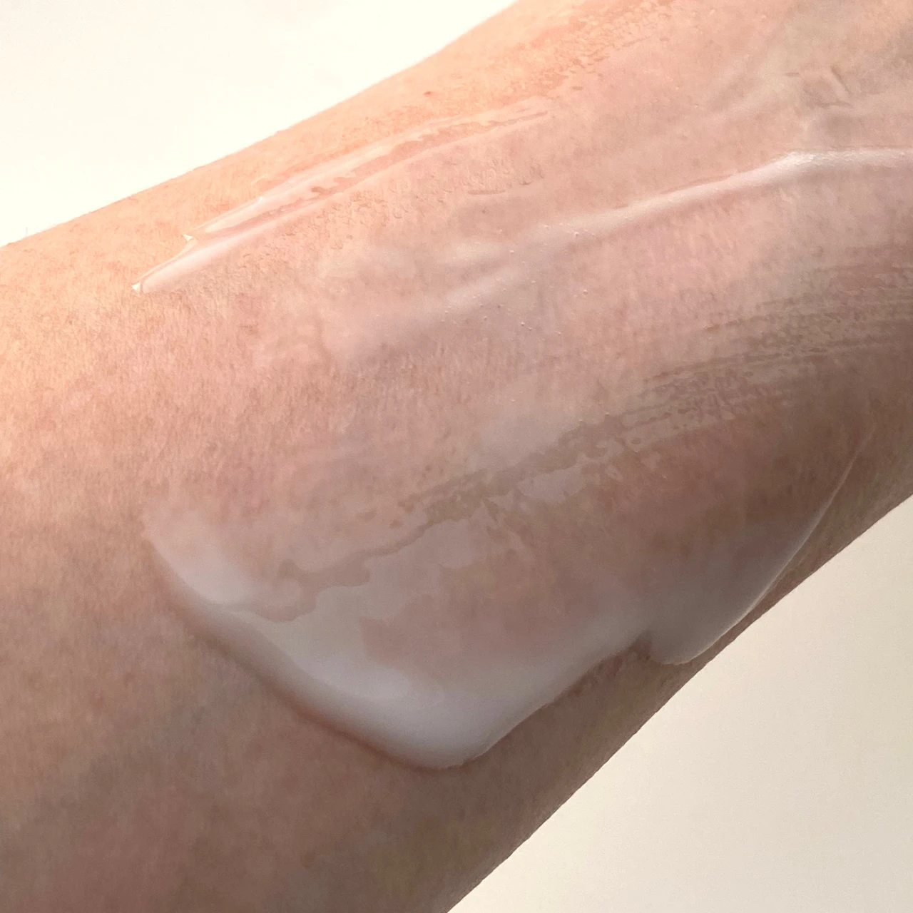 200年、皮膚治療の歴史があるユリアージュ温泉水を10.5%も配合。ユリアージュ シカ デイリーセラム&ジェルクリーム_3_2