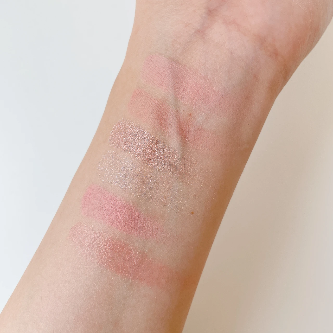 ウェイクメイク 02 レイジーローズ スウォッチ