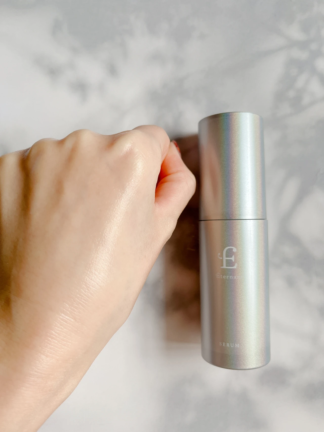 ヒト臍帯由来の間葉系幹細胞培養上清液を高配合したエテルナム セラムで時のない肌へ。_3_2