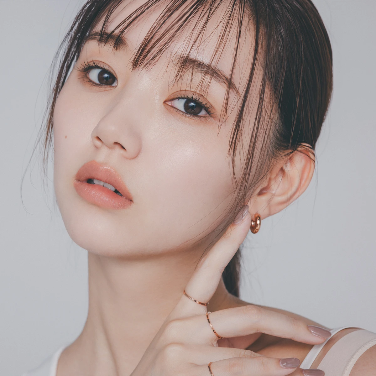 コンシーラー1本で肌に革命。ローラ メルシエだからできた新ベースメイクアイテムで、毛穴もクマもバレない肌_3