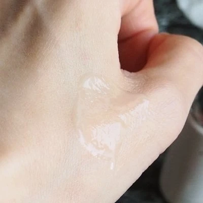 「デュオ ザ 薬用美白リンクルセラム」のテクスチャー