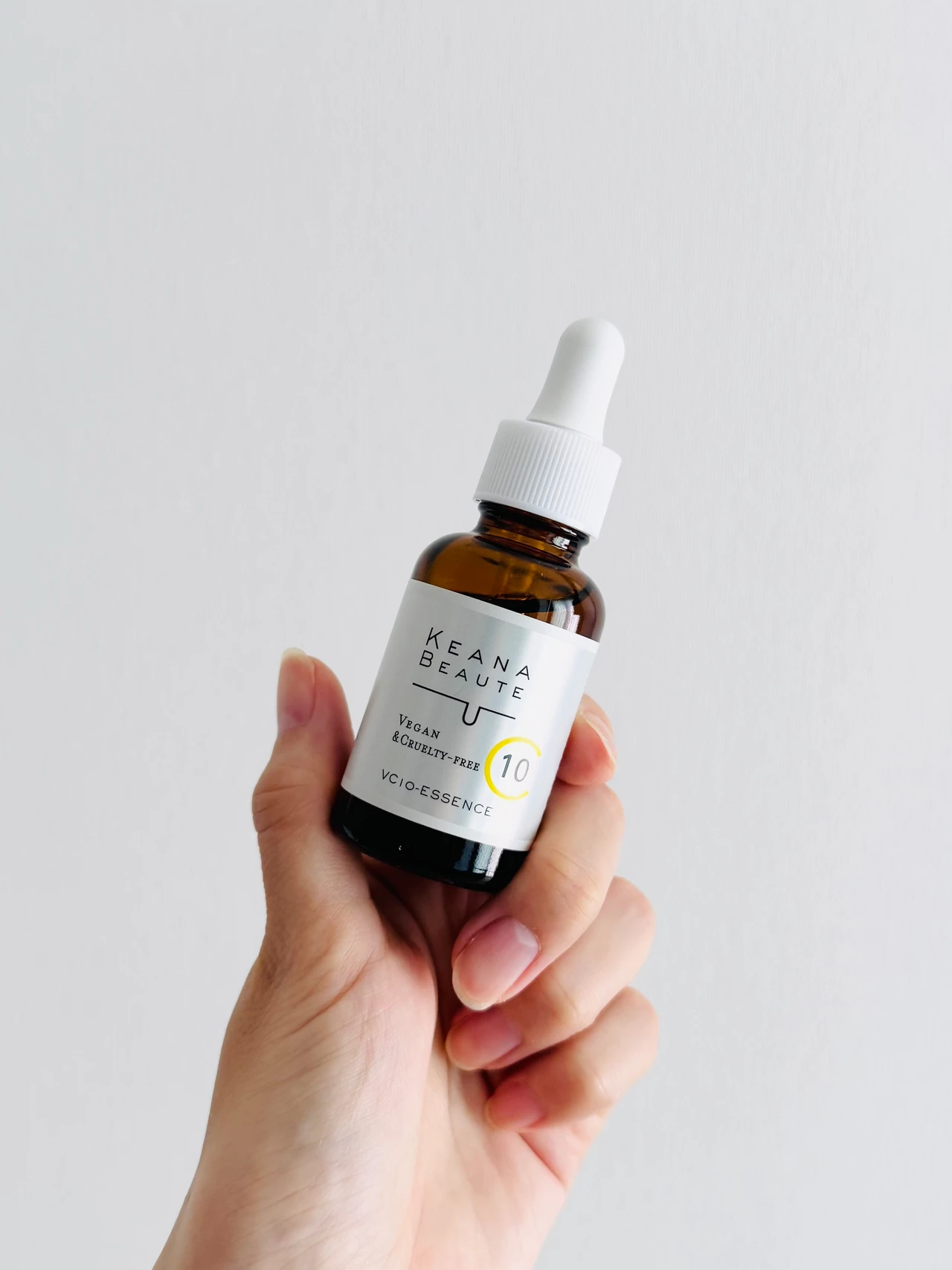 美容液 HINA 毛穴・くすみに即アプローチ？ケアナボーテのVC10濃美容液を