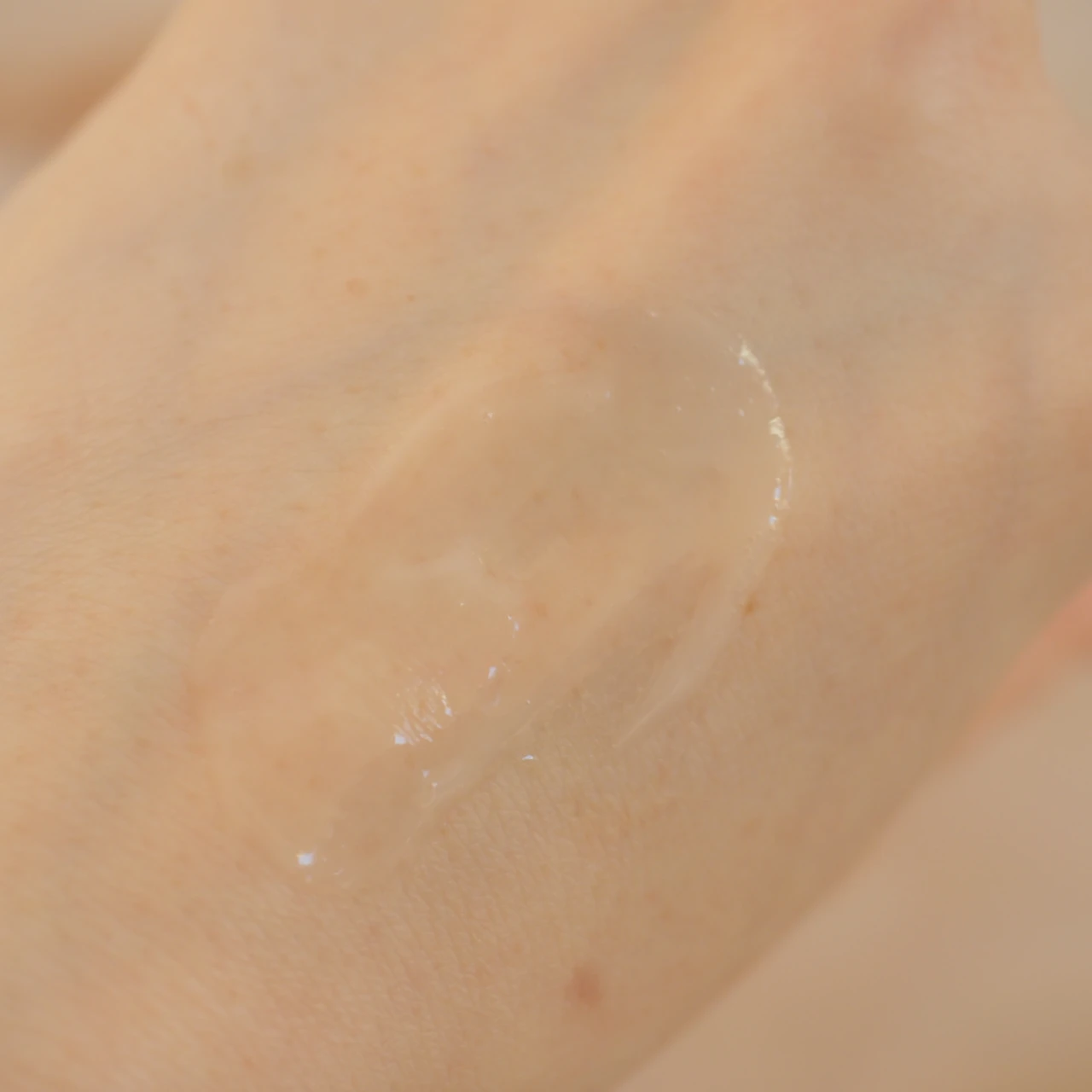 【DECENCIA(ディセンシア)】大人のゆらぎ肌におすすめ！ "角層サイエンス”に基づいた新作美白美容液とクリームをレビュー！_3_3