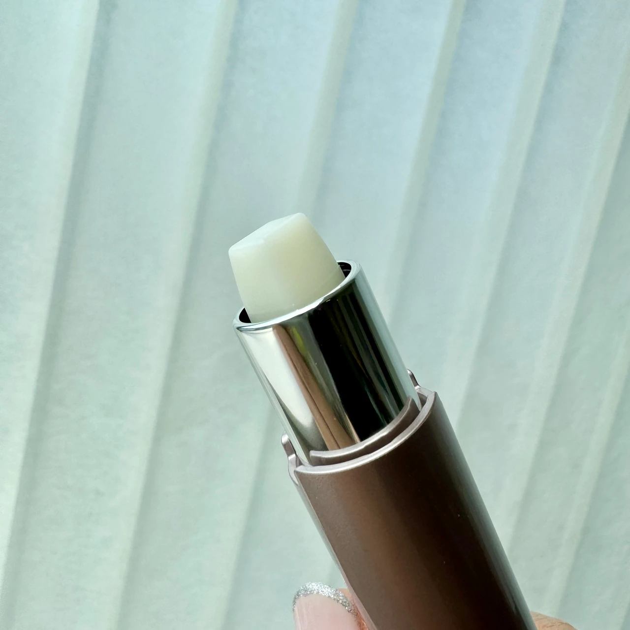 【2in1の目もと用スティック】製薬会所が開発した目もとケア製品。セラムとバームの二刀流で目もとのハリや艶を引き出す！スティックタイプの手軽さが、毎日使いやすい！_3_2