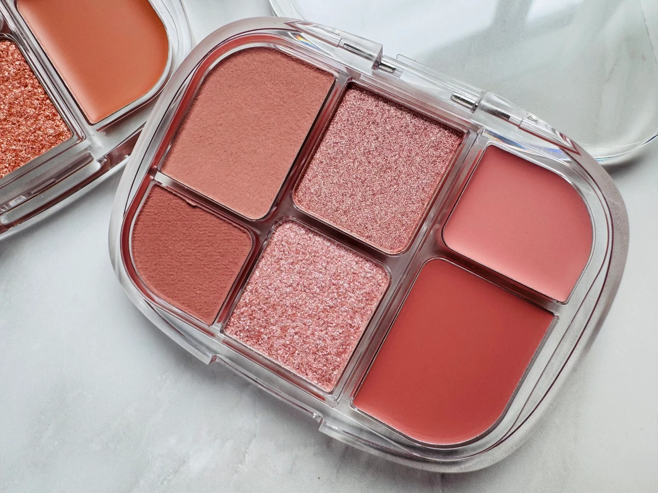 WAKEMAKEのソフトシアーマルチパレット 02 レイジーローズ