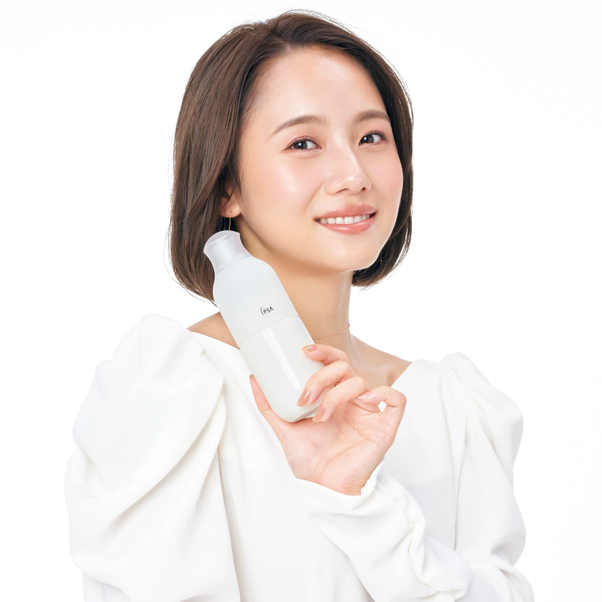 透明感があるのは 土台ケア「ME n」のおかげ 伊原葵