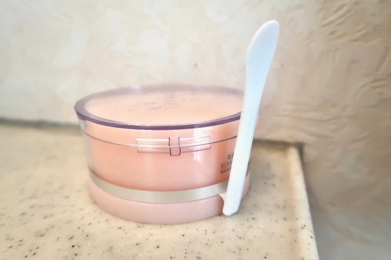 【ナイアシンアミドが配合されてシワにもアプローチ！大人気のオールインワン美容液がリニューアル】カナデル プレミアリフト_5_2