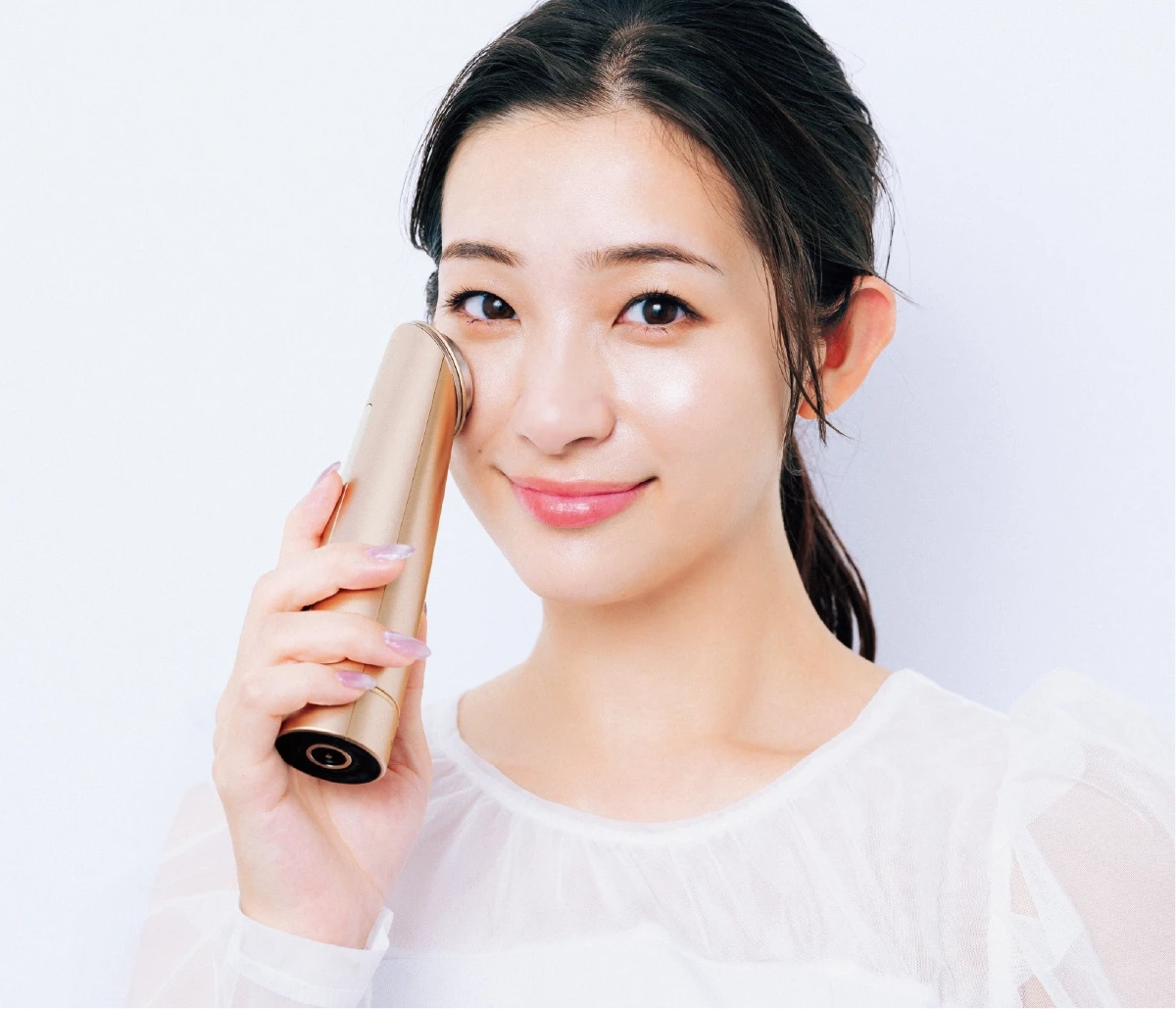 足立梨花 ヤーマン 美顔器 フォトプラスシャイニー