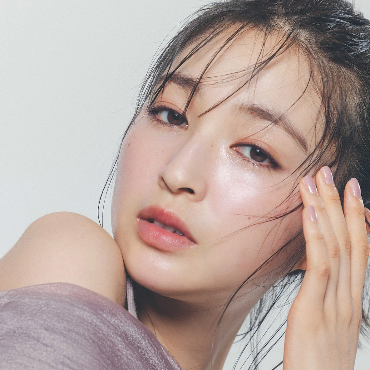 スナイデル ビューティ 透け血色溢れる儚げ肌