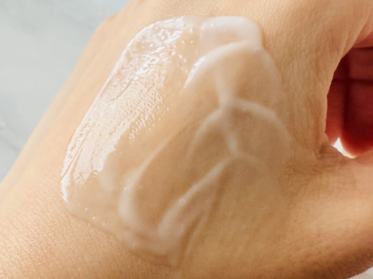 エテルナムのエテルナム セラムのテクスチャー