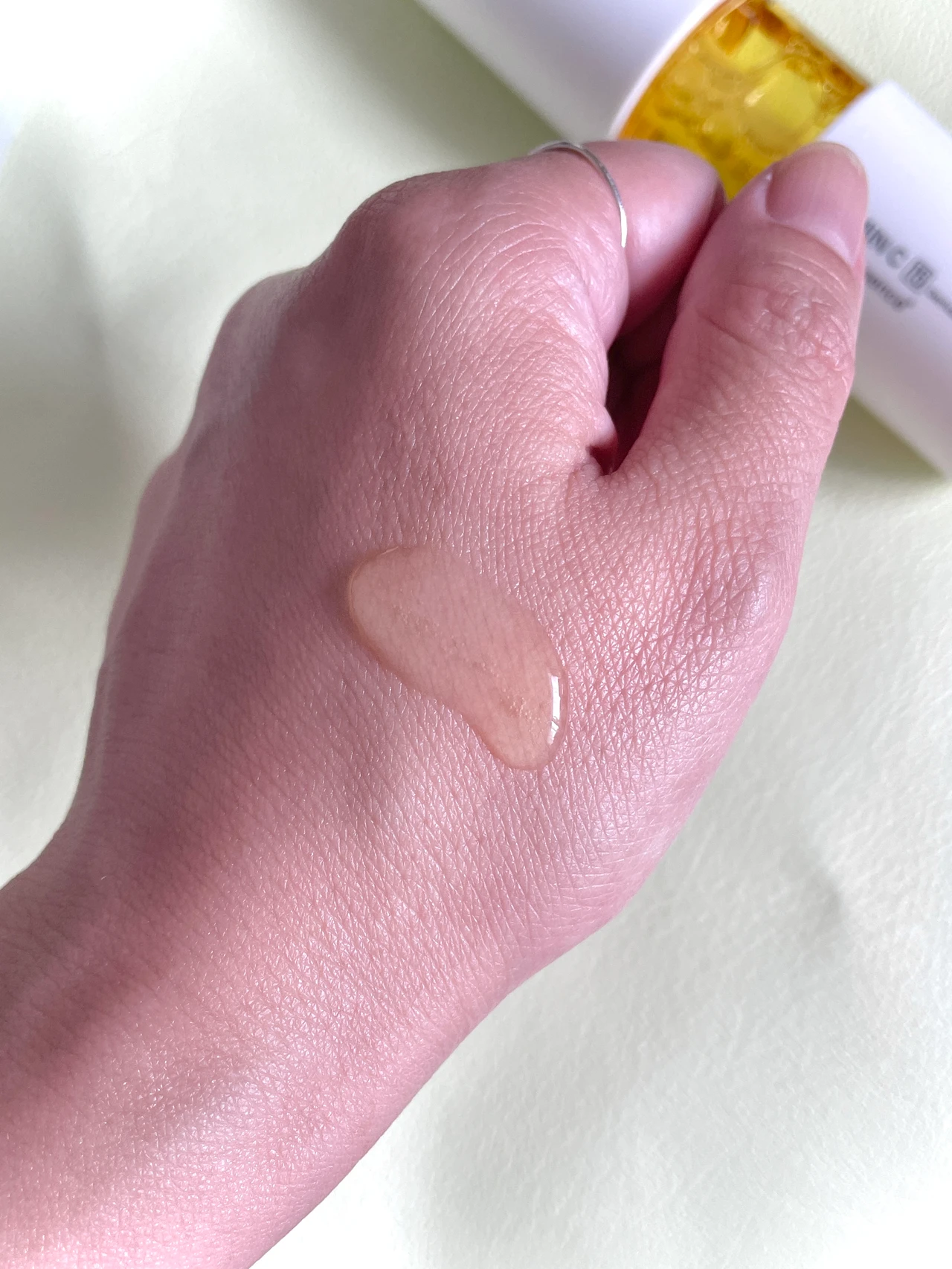 アンレーベルラボ、美容液、テクスチャー