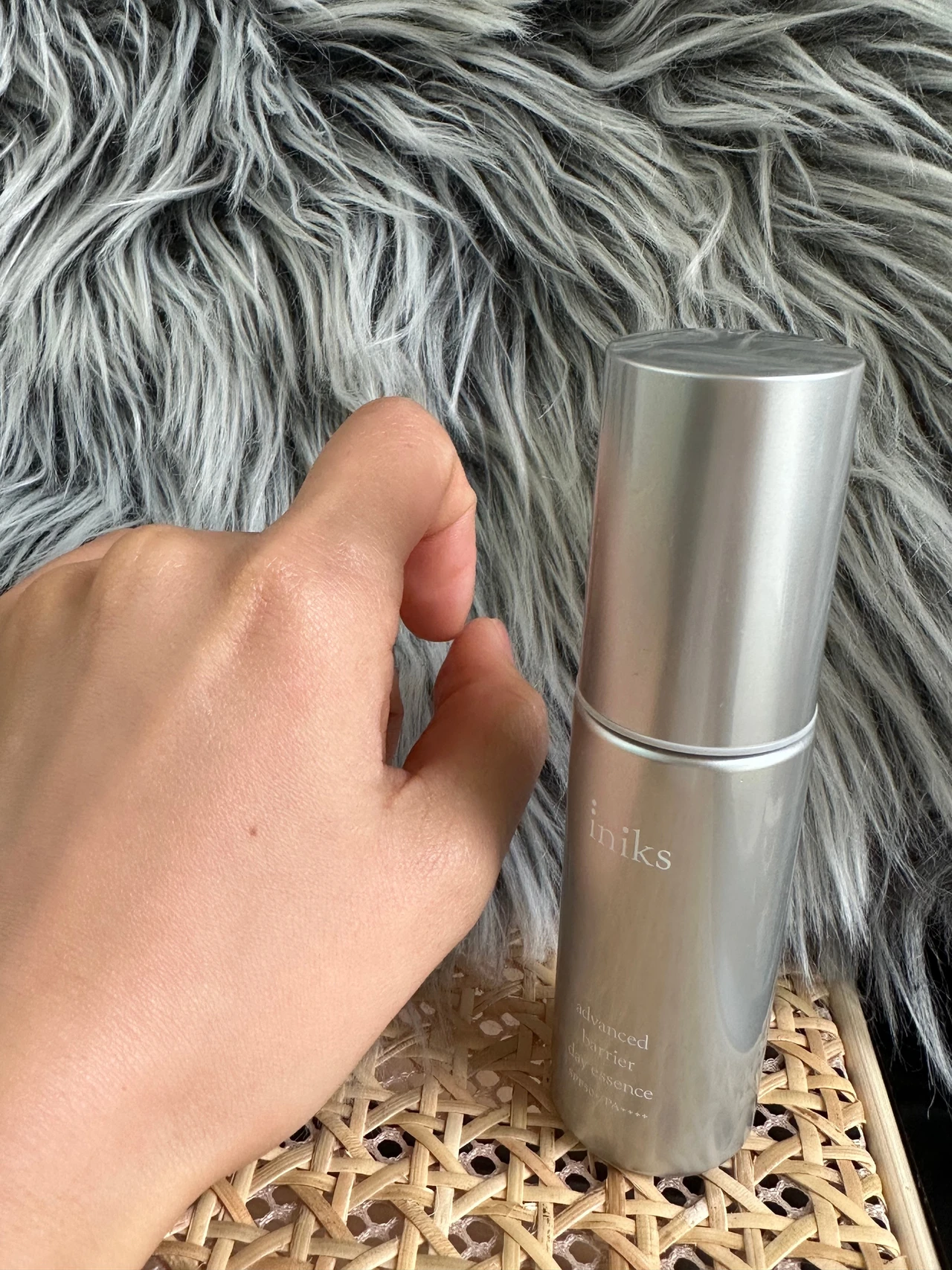 iniks　アドバンスバリア デイエッセンス　美容液　化粧下地　日焼け止め UV