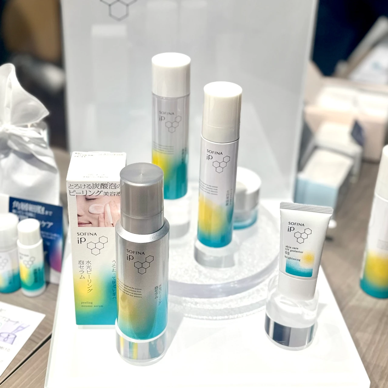 ソフィーナiP 水光ピーリング泡セラム