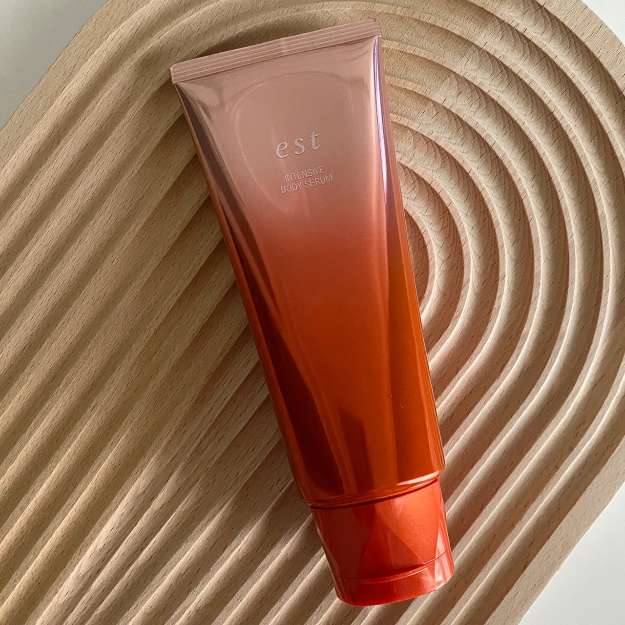 【ボディケア】エスト先進のスキンケア成分の力で、弾むようなハリ肌へ♬_2