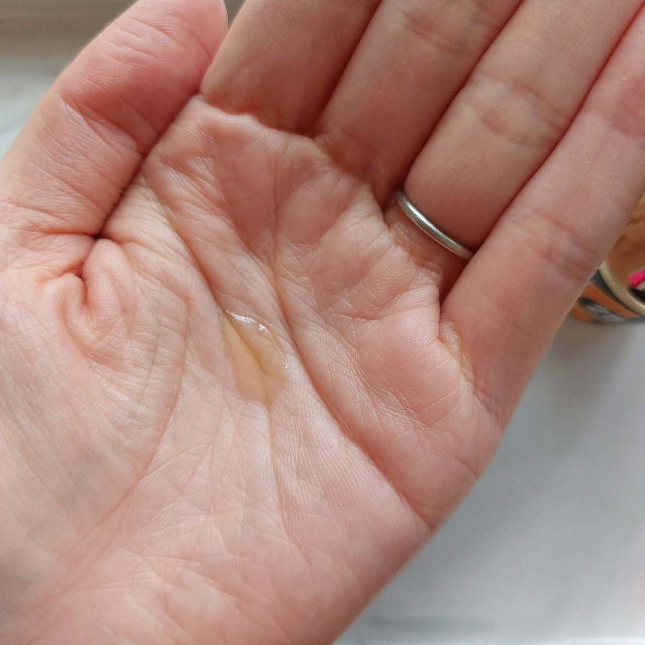 小林ひろ美さんおすすめのマッサージメソッドを紹介｜「オバジX ダーマアドバンスドリフト」で、顔のゆるみに継続アタック！_6_2