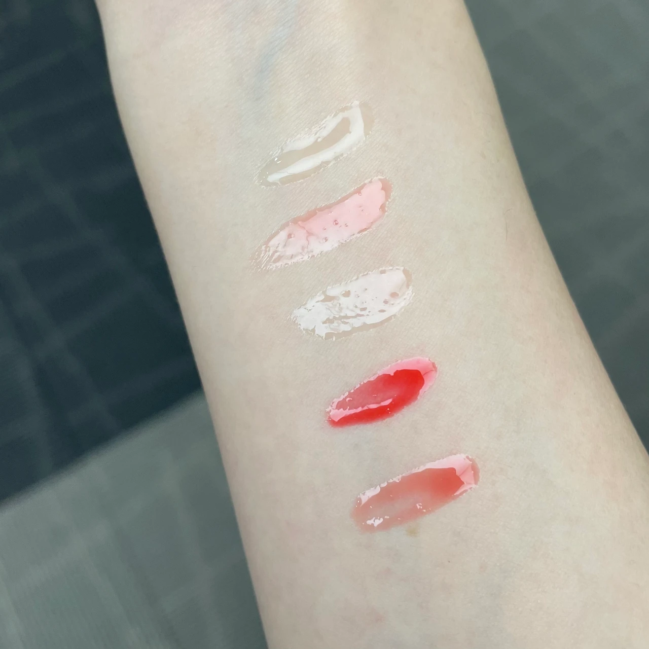 エテルナムリップセラム 5色スウォッチ