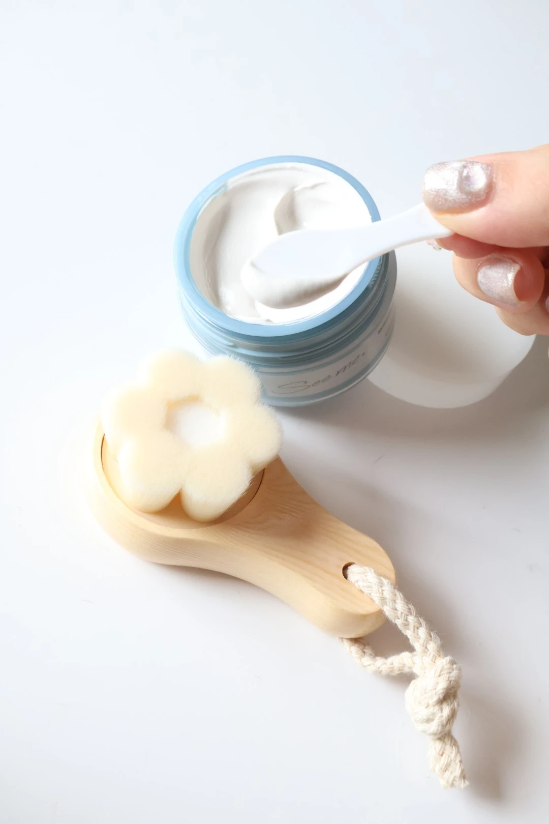 SNSで話題の『SHIKARI BRIGHTENING WASH(ブラシセット)』を使ってみた!その魅力について語ります。
_2