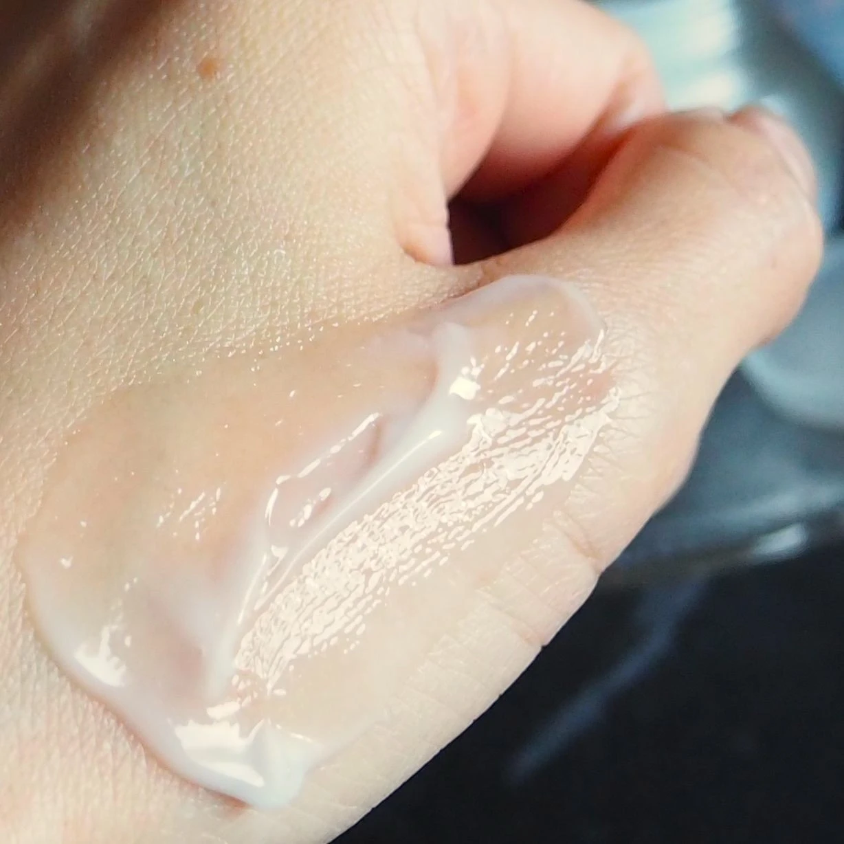 パーフェクトワン「薬用ホワイトニングジェル（医薬部外品）」のテクスチャー