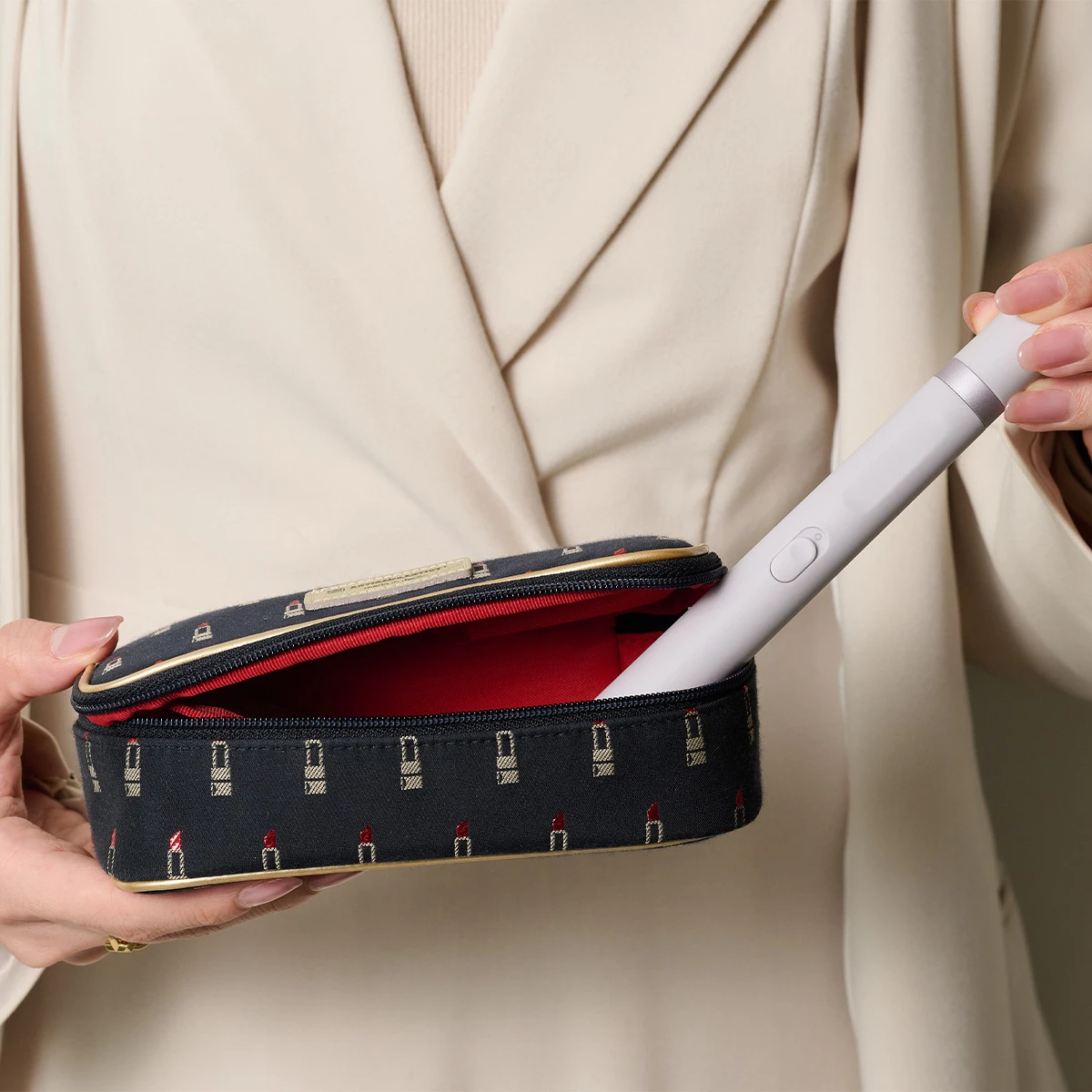 パナソニック　アイブロウ スムースピック　眉毛ケア　電動眉毛抜き　マキアインフルエンサーMoeさんお試し　持ちやすく使いやすいペン型デザイン　ポーチに入るサイズ感