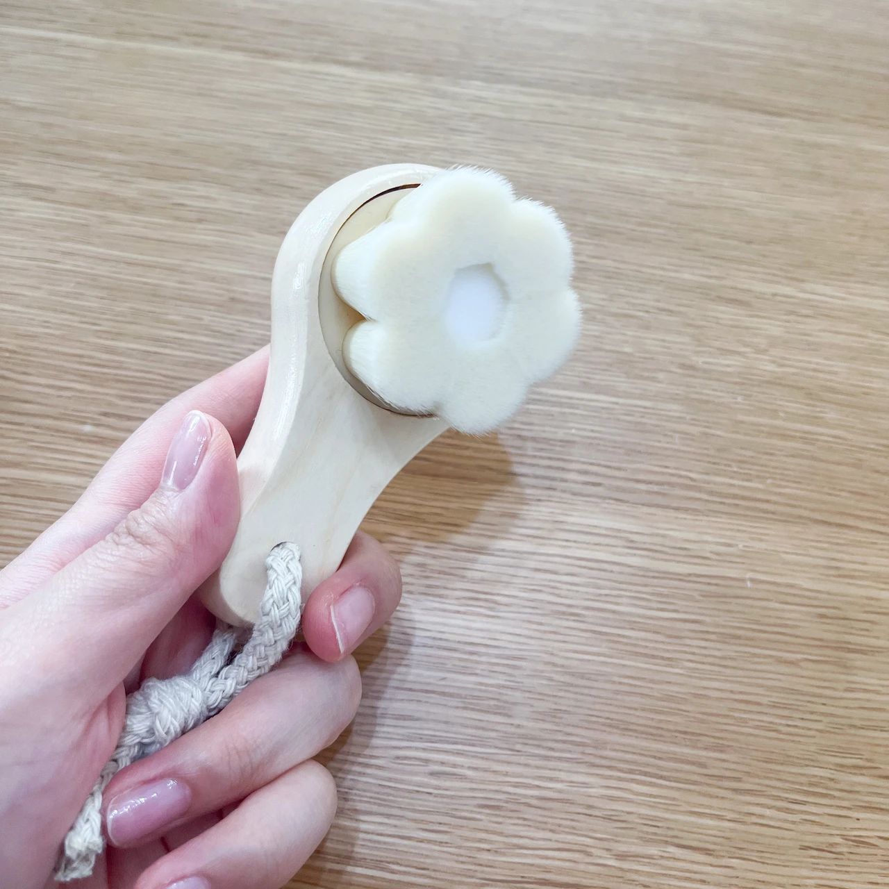 シカリ 洗顔ブラシの画像