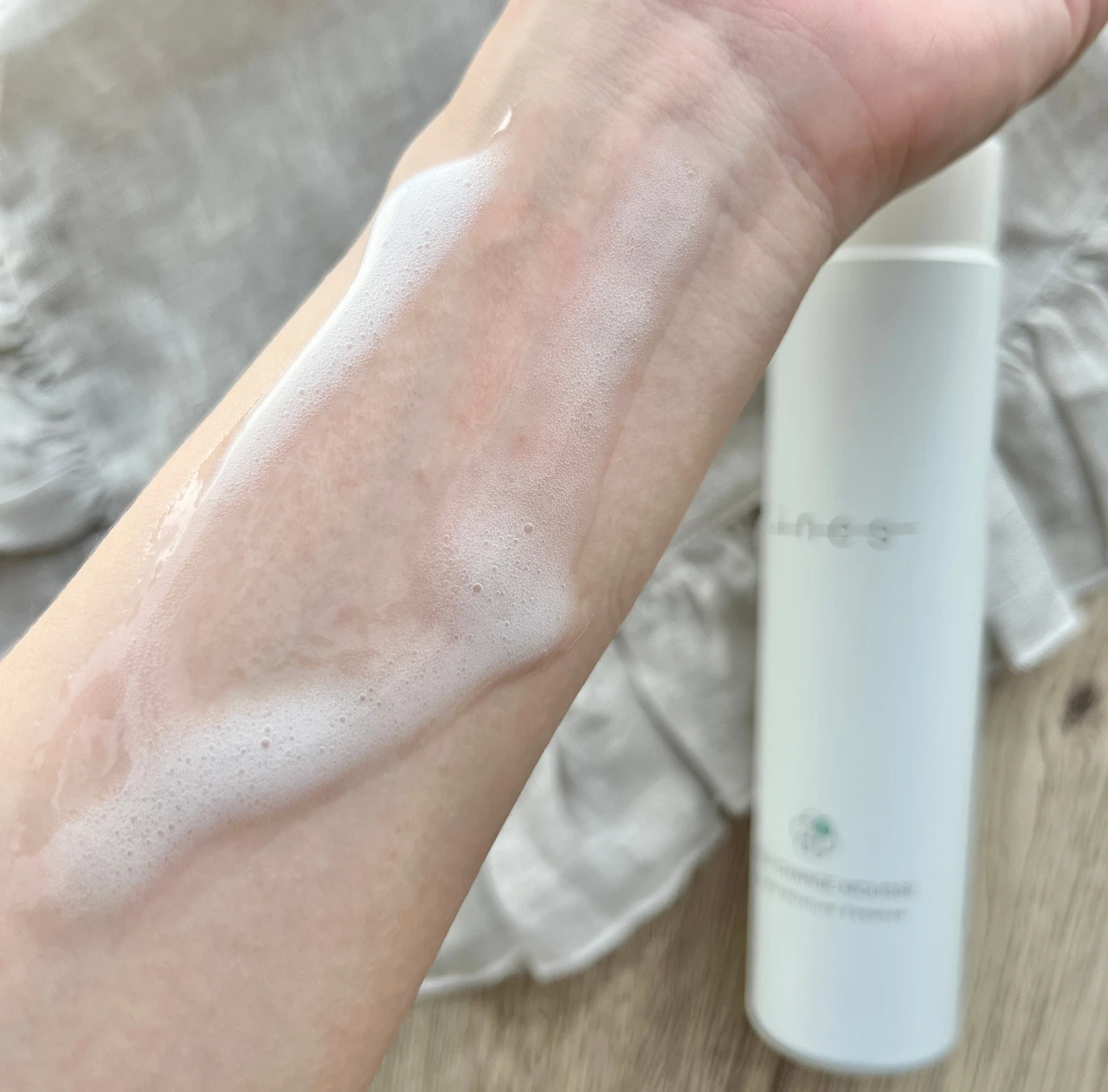 【頭皮ケア】頭皮にも保湿美容液!炭酸泡で"じゅわ〜"っと潤いを!_2_2