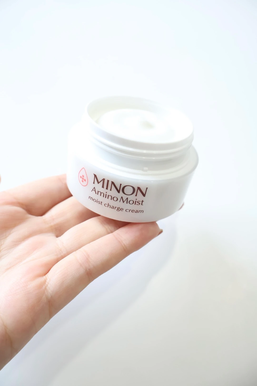 乾燥が気になるこの時期にオススメ！肌がつっぱるかも...と感じたらMINONのうるおいつづクリームでしっかり保湿しましょ！_2