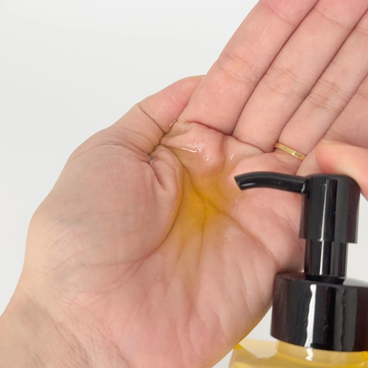 美容液オイル級のしっとり感！【Be クレンジングオイル C】_4