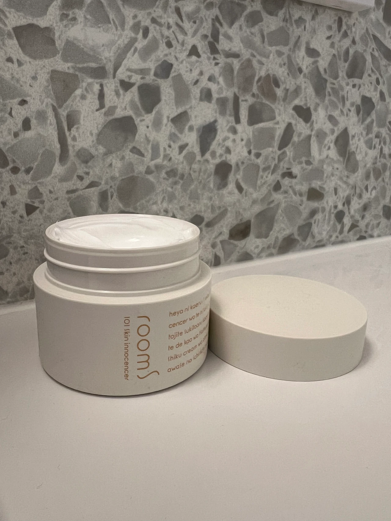 ルームエス 101 スキンイノセンサ 口コミ