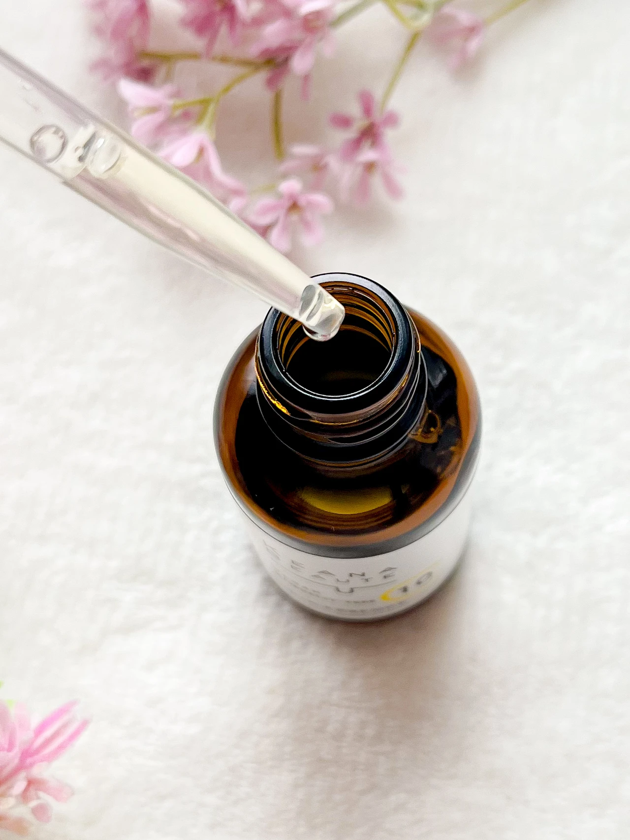 \プチプラ!ピュアビタミンC10%高配合の美容液/ケアナボーテ_2