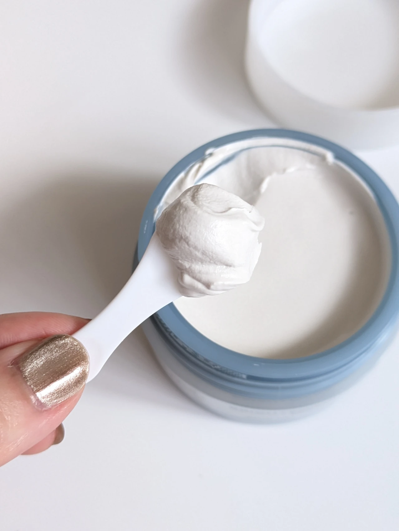 天然ミネラルシリカを含んだ洗顔パック