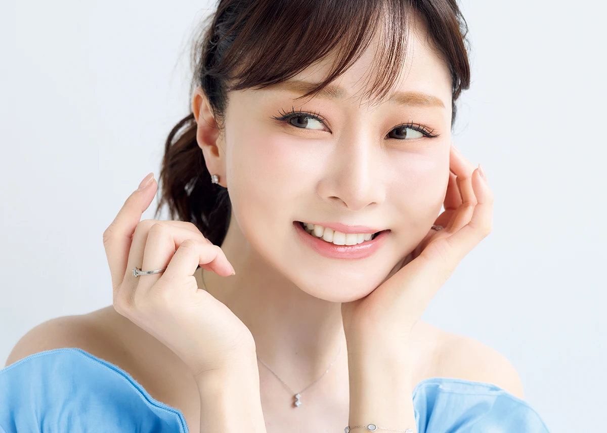 石井美保さん「暑さでお手入れが煩わしい時こそ、 多機能なシンプルケアで優しく丁寧に 透明感を育みたい」