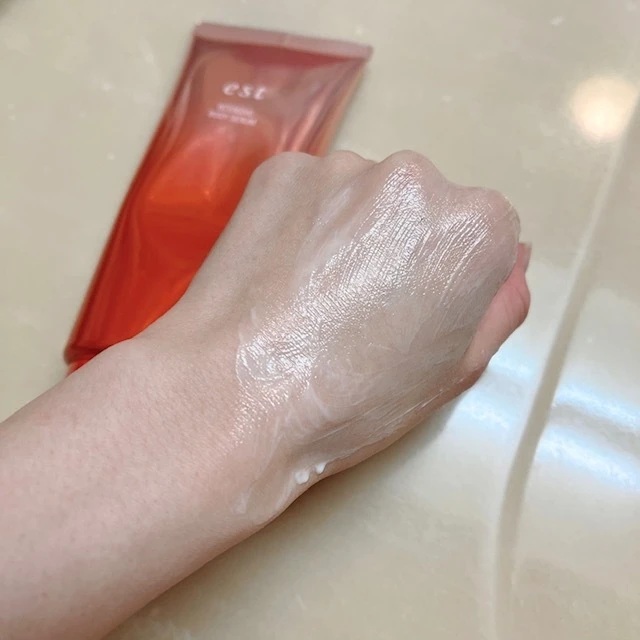 【2/10発売！】顔レベルのスキンケア技術を、ボディにも♡エストの新作はハリ肌へ導くボディ美容液。_6_2